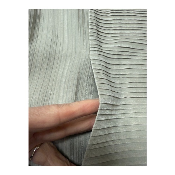 Eileen Fisher 100% Silk Pleated Top - Picture 4 of 10